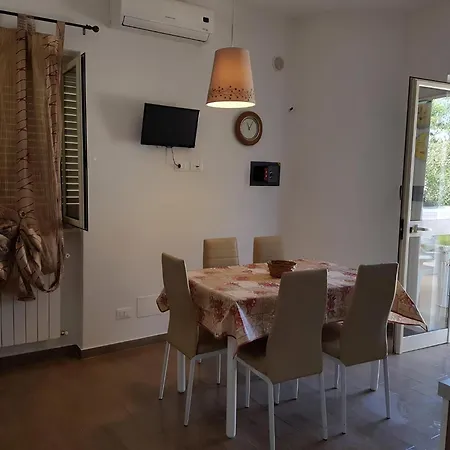 Drei In Apartment